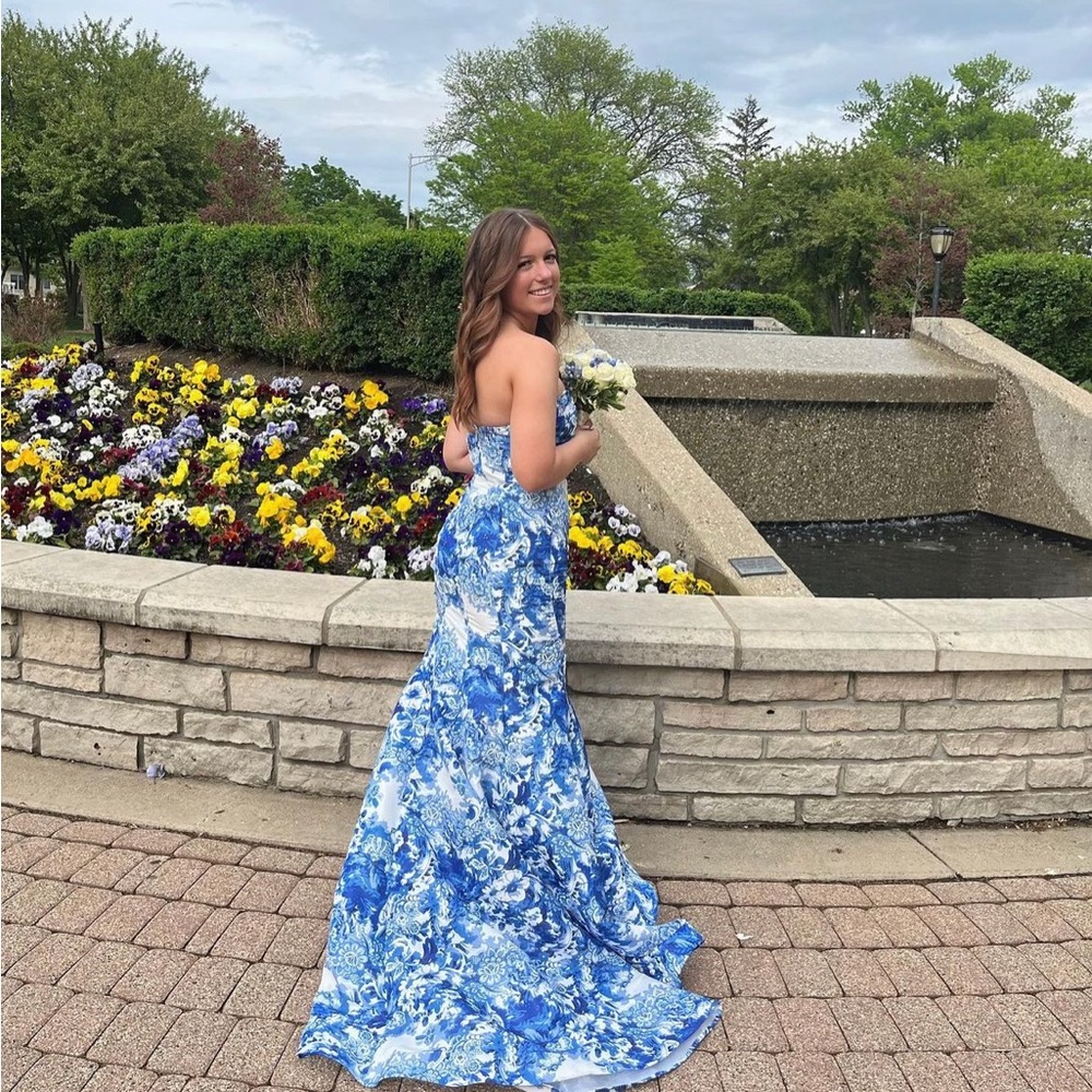 Sherri Hill Prom dress